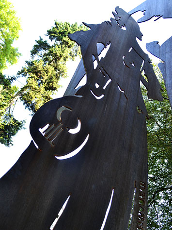 Skulptur Amtsgarten Lüchow - 1. Ansicht Stahlskulptur von Waldemar Nottbohm, 2013